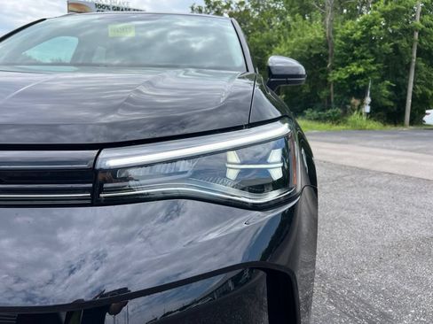 New 2026 Volkswagen Taos SE FWD image 9