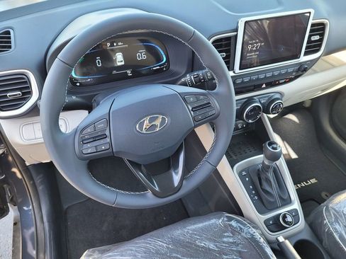 New 2025 Hyundai Venue Limited image 7