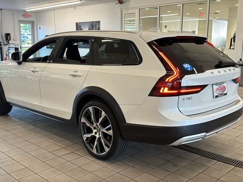Certified 2025 Volvo V90 B6 Cross Country Ultra w/ Protection Package Premier AWD/4WD image 7