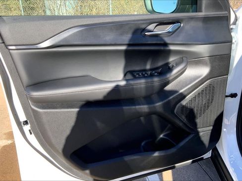 New 2025 Jeep Grand Cherokee L Laredo image 10