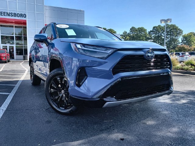 Used 2024 Toyota RAV4 SE w/ Convenience Package AWD/4WD image 2