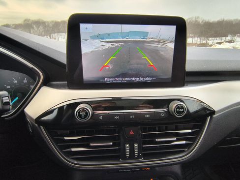 Used 2020 Ford Escape SE image 14