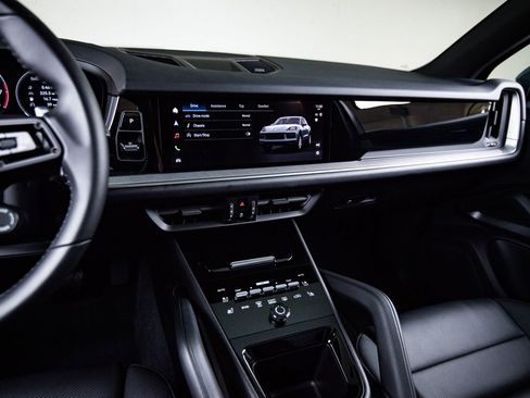 Certified 2026 Porsche Cayenne image 19