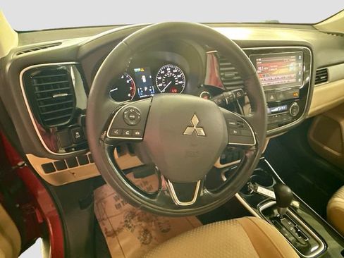 Used 2017 Mitsubishi Outlander SE image 12