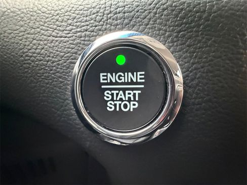 Used 2019 Ford Edge Titanium image 25