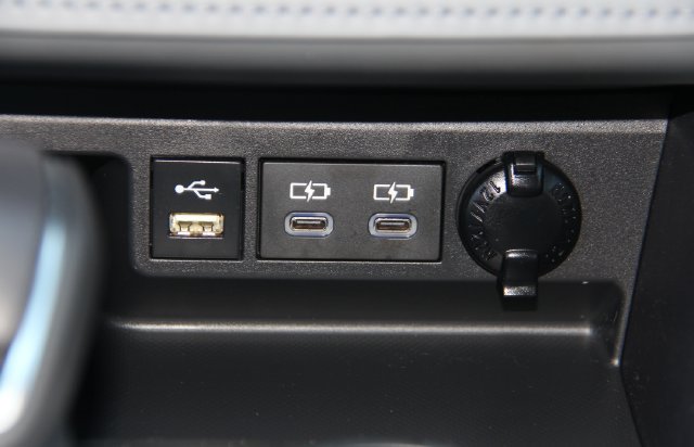 Used 2022 Toyota Highlander XLE AWD/4WD image 31