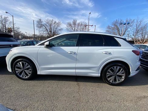 Used 2023 Audi Q4 e-tron Premium Plus w/ Premium Plus image 2