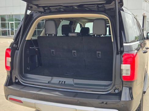 Used 2024 Ford Expedition XLT AWD/4WD image 26