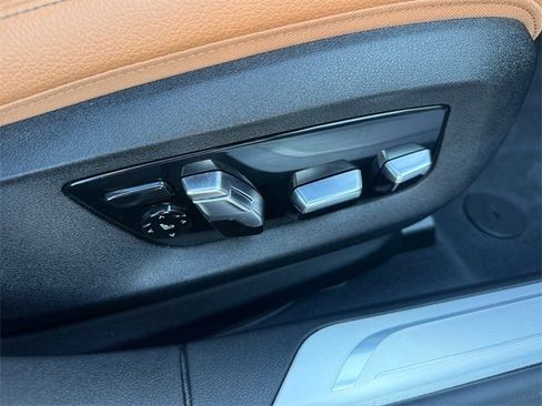 Used 2022 BMW 740i 740i w/ M Sport Package image 26
