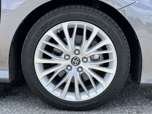 Used 2018 Toyota Camry XLE FWD image 7