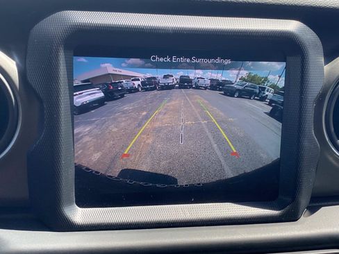 Used 2023 Jeep Wrangler Unlimited w/ Sun & Screen Package AWD/4WD image 33