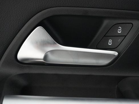 Used 2026 Mercedes-Benz GLB 250 image 17