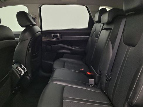 Used 2022 Kia Sorento S image 18