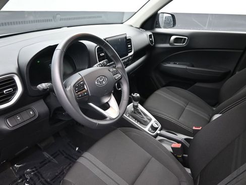 Used 2025 Hyundai Venue SEL FWD image 20