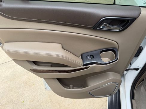 Used 2017 GMC Yukon SLT w/ Open Road Package image 30