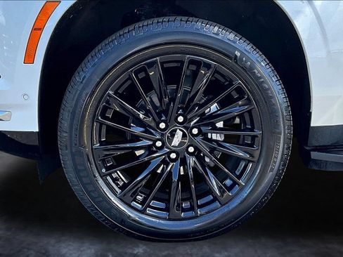 Certified 2025 Cadillac Escalade ESV Premium Luxury AWD/4WD image 35