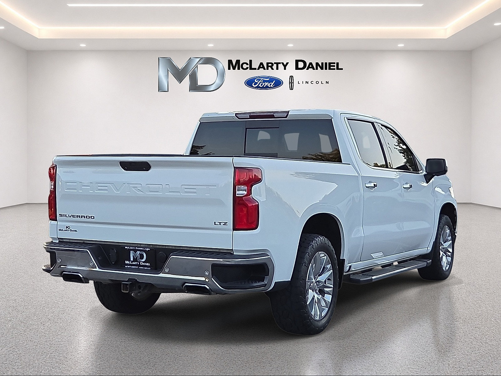 Used 2020 Chevrolet Silverado 1500 LTZ w/ LTZ Premium Package AWD/4WD image 5