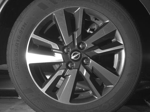 Used 2025 Nissan Versa SV image 15