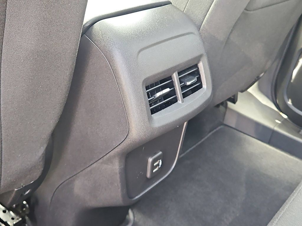 Used 2024 Chevrolet Equinox LT FWD image 16