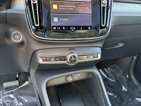 New 2025 Volvo XC40 B5 Core w/ Protection Package Premier image 24