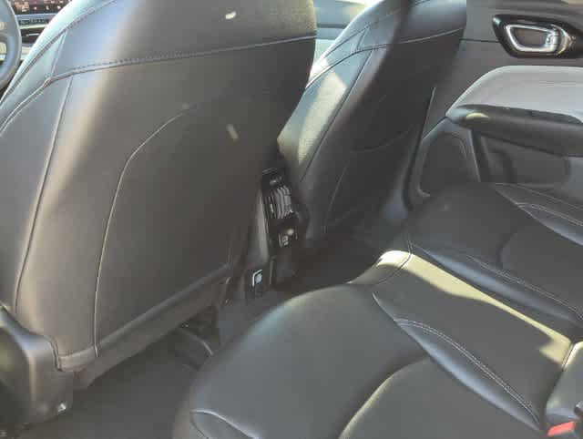Certified 2025 Jeep Compass Limited AWD/4WD image 18