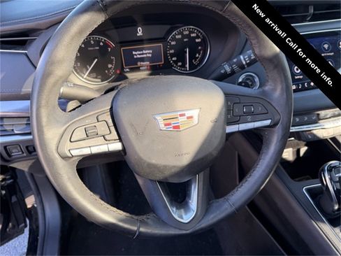 Used 2022 Cadillac XT4 Luxury w/ Cold Weather Package image 7