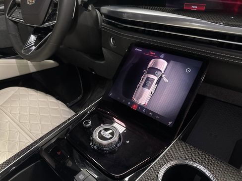 Used 2025 Cadillac Escalade V AWD/4WD image 31