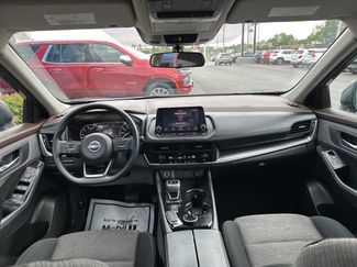 Used 2023 Nissan Rogue SV video 2