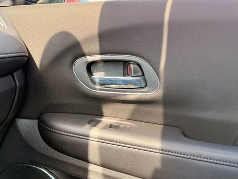 Used 2018 Honda HR-V EX image 25