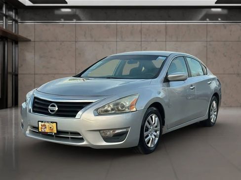 Used 2015 Nissan Altima 2.5 S w/ Power Driver Seat Package image 2