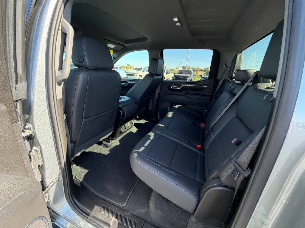 Used 2025 GMC Sierra 1500 SLT AWD/4WD image 19