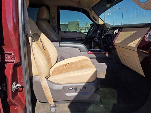 Used 2011 Ford F250 Lariat w/ Lariat Interior Pkg image 17