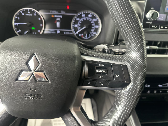 Used 2023 Mitsubishi Outlander ES AWD/4WD image 14
