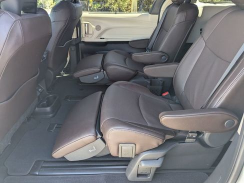 Certified 2024 Toyota Sienna Platinum image 24