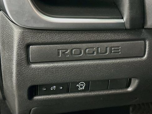 Used 2025 Nissan Rogue S AWD/4WD image 17