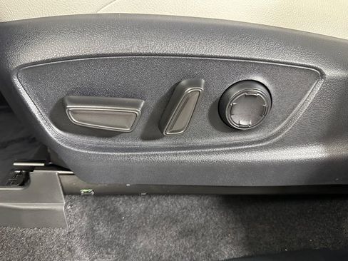 Used 2025 Toyota Tacoma Limited AWD/4WD image 18