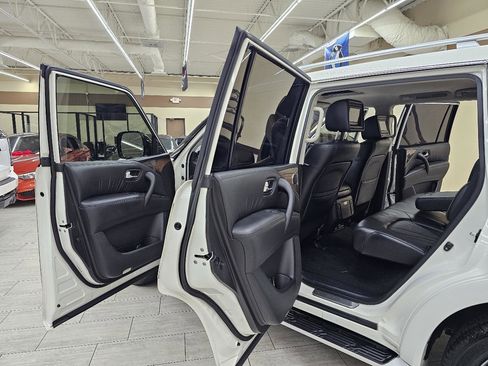 Used 2014 INFINITI QX80 2WD w/ Deluxe Touring Package image 17