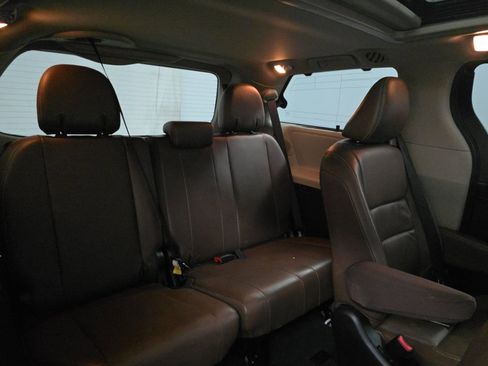 Used 2016 Toyota Sienna Limited Premium image 14
