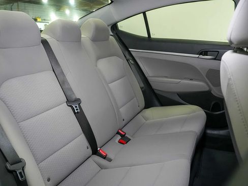 Used 2019 Hyundai Elantra SE FWD image 23