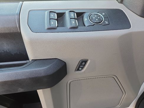 Used 2019 Ford F250 XL w/ Power Equipment Group image 13