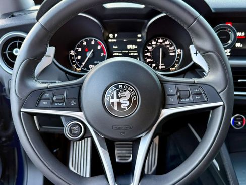 Used 2018 Alfa Romeo Stelvio Sport w/ Quick Order Package 22J Sport AWD/4WD image 19