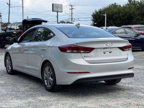 Used 2017 Hyundai Elantra SE FWD image 5
