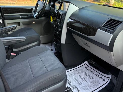 Used 2010 Dodge Grand Caravan SXT FWD image 14
