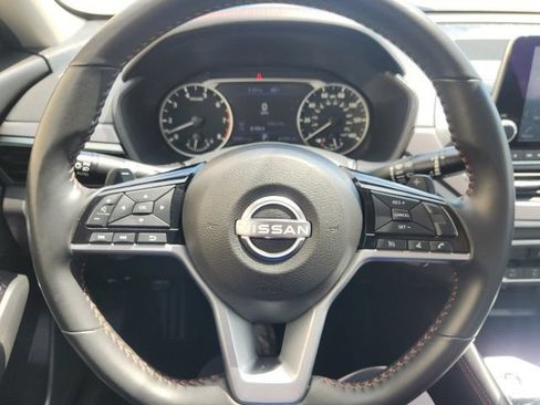 Used 2025 Nissan Altima 2.5 SR FWD image 32