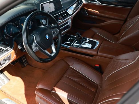 Used 2018 BMW 740e xDrive AWD/4WD image 4