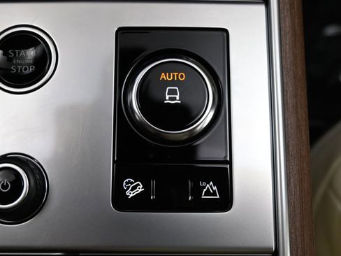 Used 2023 Land Rover Range Rover SE image 19