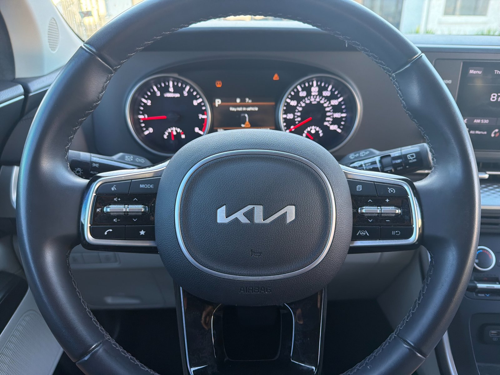 Used 2024 Kia Carnival LX FWD image 22