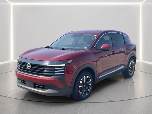 Used 2025 Nissan Kicks SV AWD/4WD image 1