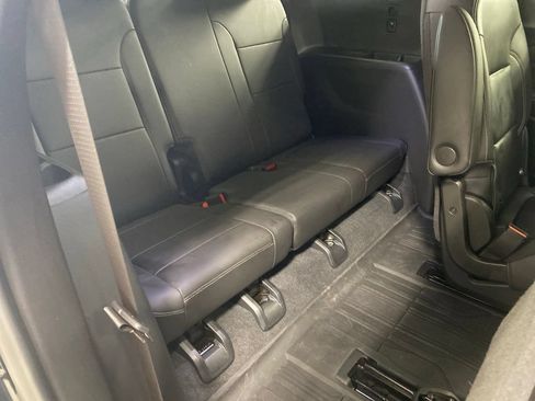 Used 2023 Chevrolet Traverse LT w/ LT Premium Package AWD/4WD image 24