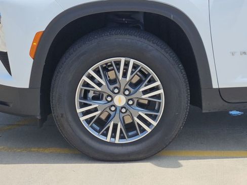 Used 2026 Chevrolet Traverse LT FWD image 14